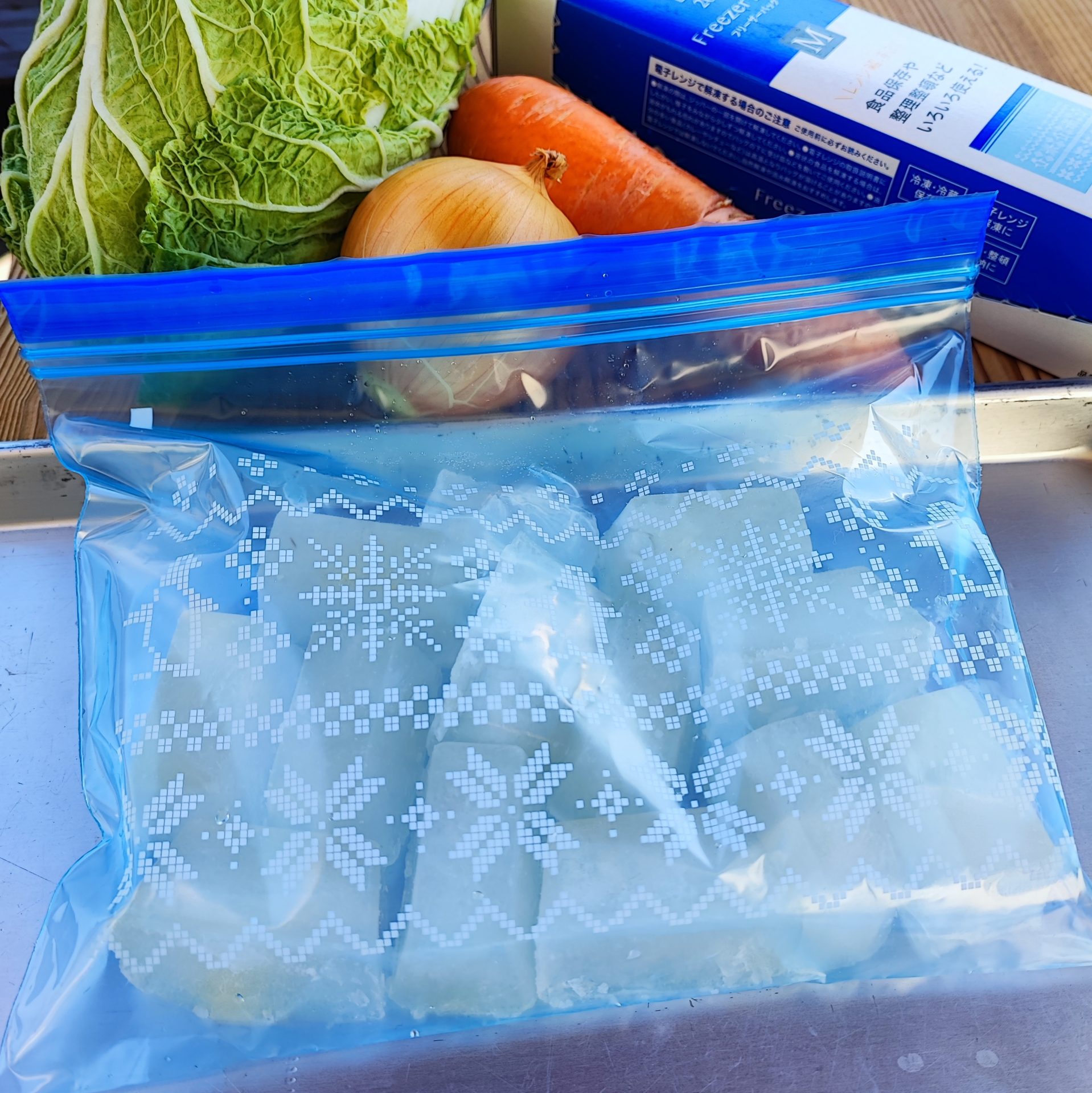 《離乳食初期～》野菜3種がストックできる野菜だしキューブ　ポリラップ　レシピ