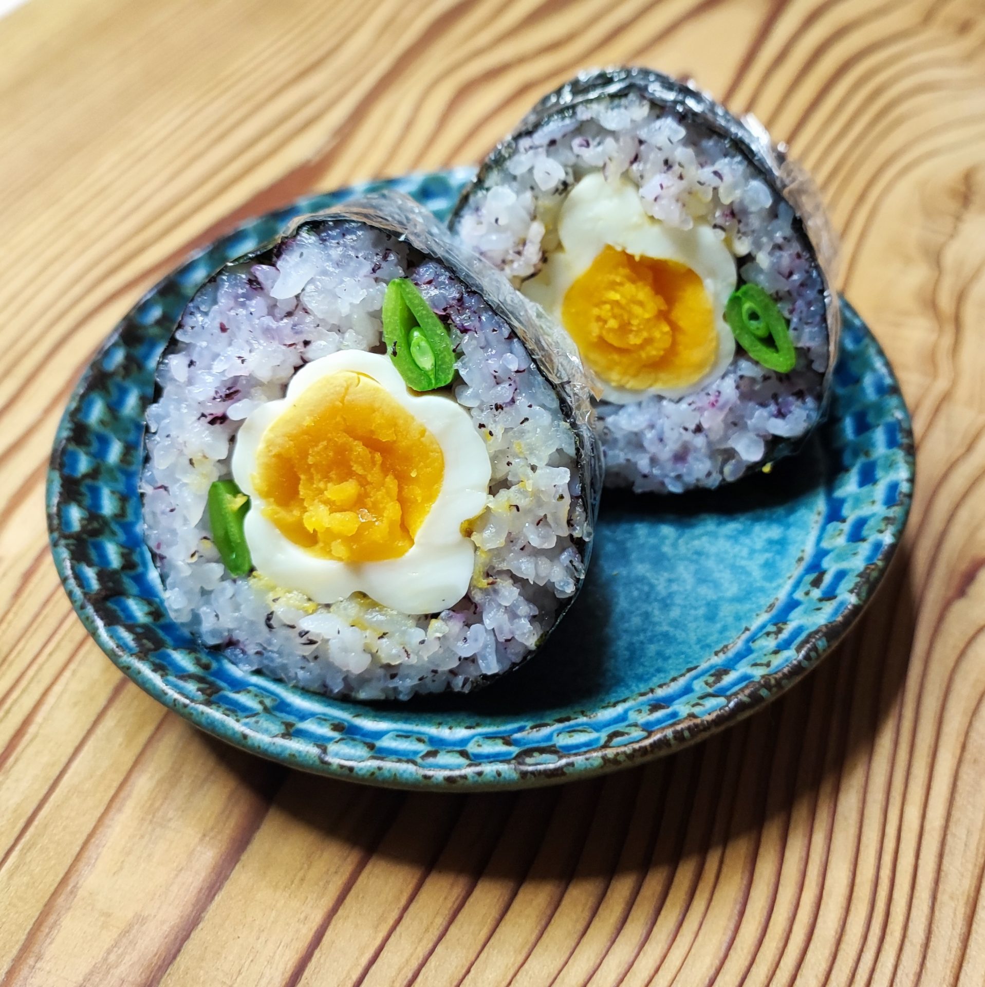 巻いて作る☆お花の三角おにぎり　ポリラップ　レシピ