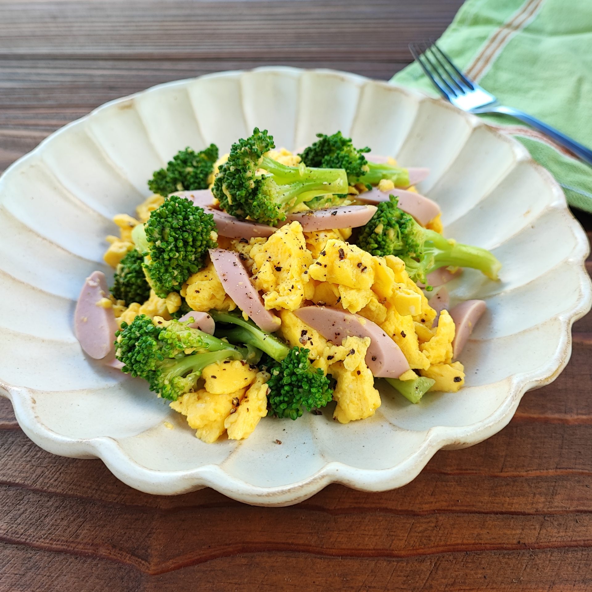 レンジで彩りスクランブルエッグ　ポリラップ　レシピ